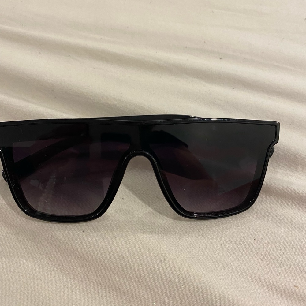 Black sunglasses